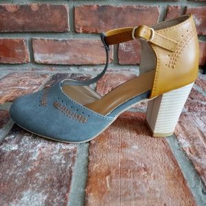 Two toned t-strap shoes